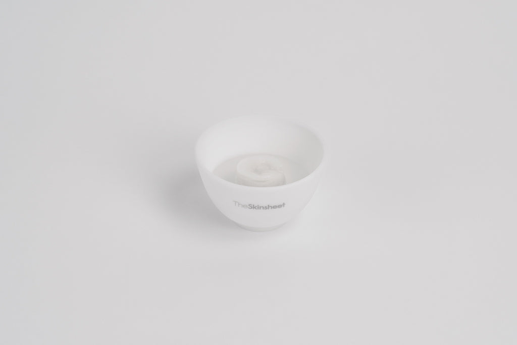 Use The Skinsheet Bowl to soak The Cleansing Coins in water or micellar water.